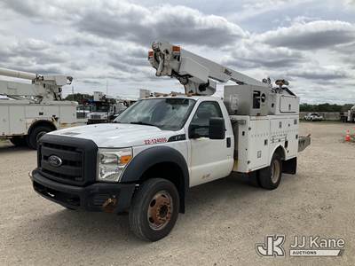 Altec AT200-A, 35 ft, Articulating & Telescopic Non-Insulated Bucket Truck
