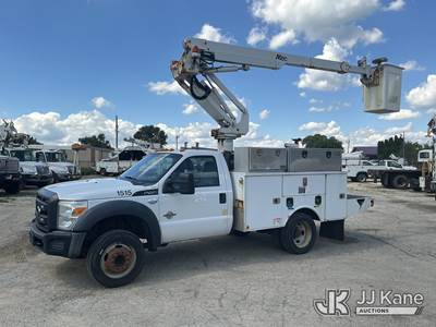 Altec AT235, 40 ft, Articulating & Telescopic Non-Insulated Bucket Truck