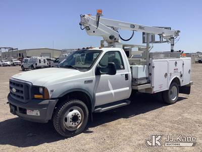 Altec AA28D, 34 ft, Telescopic Non-Insulated Bucket Truck