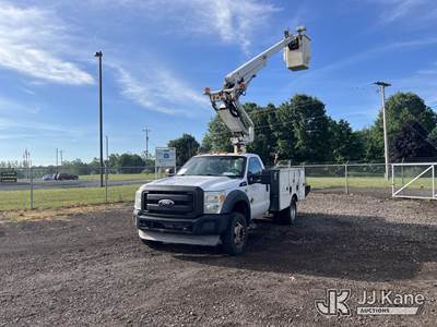 Altec AT235, 40 ft, Articulating & Telescopic Non-Insulated Bucket Truck
