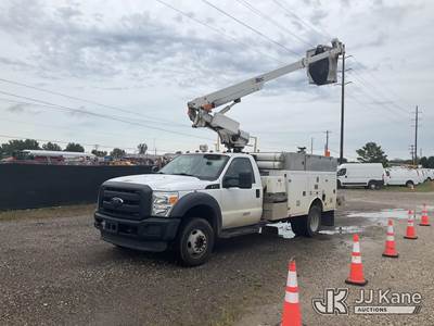Altec AT200A, 35 ft, Articulating & Telescopic Non-Insulated Bucket Truck
