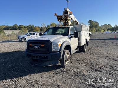 Altec AT235, 40 ft, Articulating & Telescopic Non-Insulated Bucket Truck