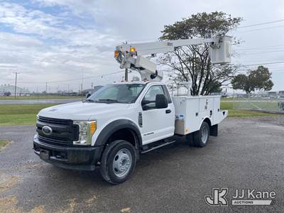Altec AT200A, 35 ft, Telescopic Non-Insulated Bucket Truck