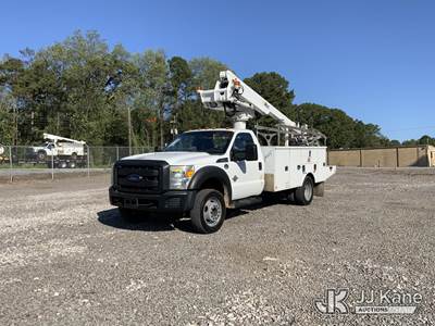 Altec AT235-P, 40 ft, Articulating & Telescopic Non-Insulated Bucket Truck