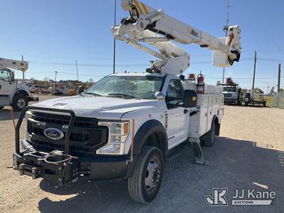 Altec AT41M, 45 ft, Articulating & Telescopic Material Handling Bucket Truck