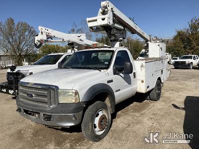 Altec AT235-P, 40 ft, Articulating & Telescopic Non-Insulated Bucket Truck