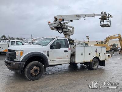 Altec AT235-P, 40 ft, Articulating & Telescopic Non-Insulated Bucket Truck