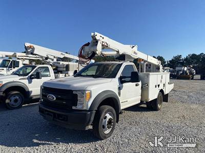 Altec AT40G, 46 ft, Articulating & Telescopic Bucket Truck