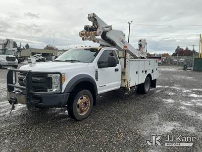 Altec AT41M, 45 ft, Articulating & Telescopic Material Handling Bucket Truck