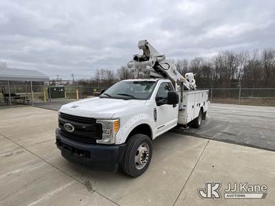 Altec AT41M, 46 ft, Articulating & Telescopic Material Handling Bucket Truck