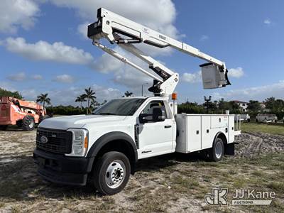 Versalift SST40EIH-02, 45 ft, Articulating & Telescopic Bucket Truck