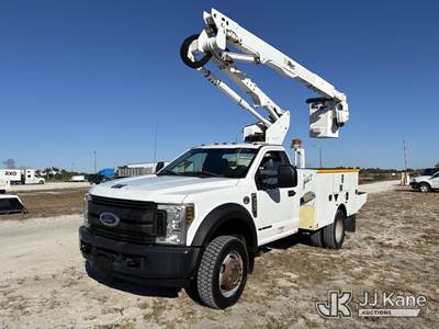 Altec AT40G, 45 ft, Articulating & Telescopic Bucket Truck