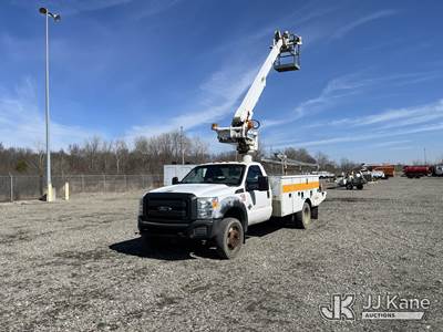 Altec AT235-P, 40 ft, Articulating & Telescopic Non-Insulated Bucket Truck