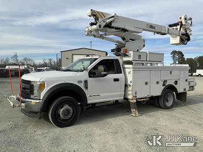 Altec AT41M, 46 ft, Articulating & Telescopic Material Handling Bucket Truck