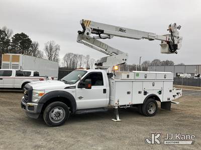 Altec AT40-MH, 45 ft, Articulating & Telescopic Material Handling Bucket Truck