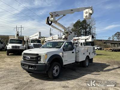 Altec AT40G, 45 ft, Articulating & Telescopic Bucket Truck