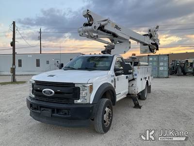 Altec AT41M, 45 ft, Articulating & Telescopic Material Handling Bucket Truck