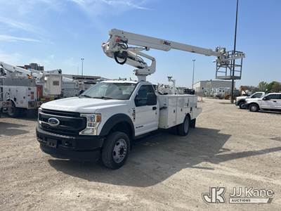 Altec AT235-P, 40 ft, Articulating & Telescopic Non-Insulated Bucket Truck