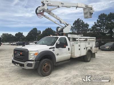 Altec AT40G, 45 ft, Articulating & Telescopic Bucket Truck