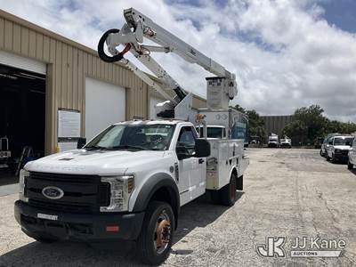 Altec AT40G, 44 ft, Articulating & Telescopic Bucket Truck