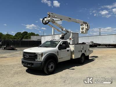 Altec AT40G, 45 ft, Articulating & Telescopic Bucket Truck