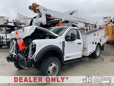Altec AT40G, 45 ft, Articulating & Telescopic Bucket Truck