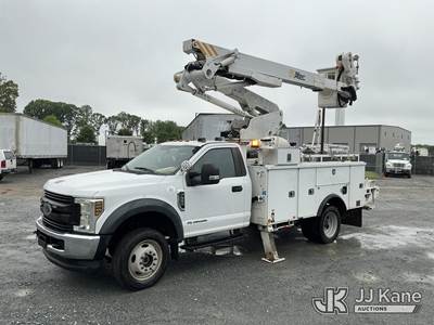 Altec AT41-MH, 46 ft, Articulating & Telescopic Material Handling Bucket Truck