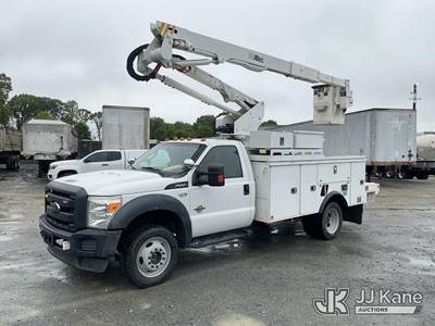 Altec AT40G, 46 ft, Articulating & Telescopic Bucket Truck