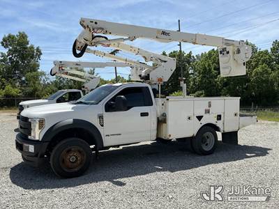 Altec AT40G, 45 ft, Articulating & Telescopic Bucket Truck