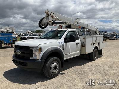 Altec AT40G, 45 ft, Articulating & Telescopic Bucket Truck