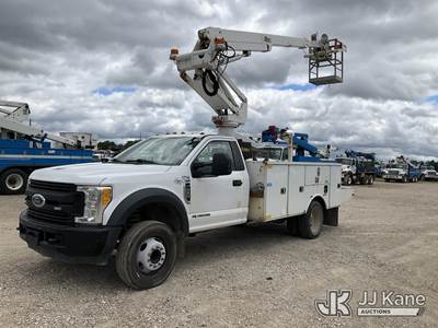 Altec AT235-P, 40 ft, Articulating & Telescopic Non-Insulated Bucket Truck