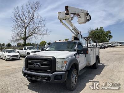 Versalift SST40EIH-01, 45 ft, Articulating & Telescopic Bucket