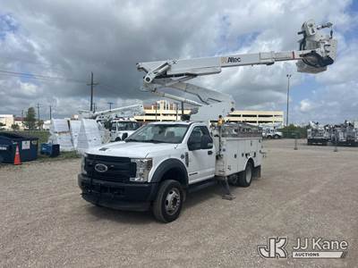 Altec AT41M, 46 ft, Articulating & Telescopic Material Handling Bucket Truck