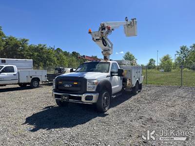 Altec AT235, 40 ft, Articulating & Telescopic Non-Insulated Bucket Truck