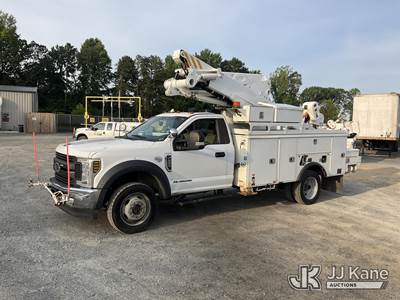 Altec AT41-MH, 46 ft, Articulating & Telescopic Material Handling Bucket Truck