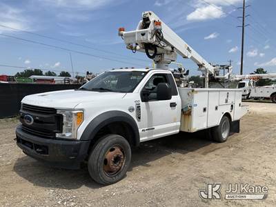 Altec AT235-P, 40 ft, Articulating & Telescopic Non-Insulated Bucket Truck