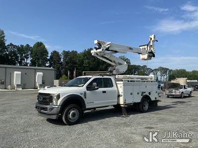 Altec AT41MH, 46 ft, Articulating & Telescopic Material Handling Bucket Truck
