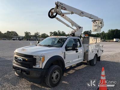 Altec AT40G, 46 ft, Articulating & Telescopic Bucket Truck