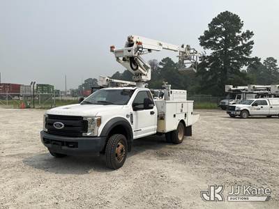 Altec AT235P, 40 ft, Articulating & Telescopic Non-Insulated Bucket Truck