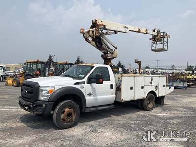 Altec AT235-P, 40 ft, Articulating & Telescopic Non-Insulated Bucket Truck