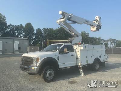 Altec AT41-MH, 46 ft, Articulating & Telescopic Material Handling Bucket Truck