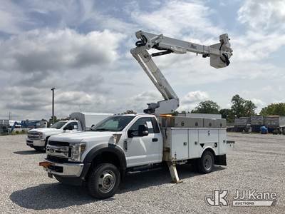 Altec AT41M, 46 ft, Articulating & Telescopic Material Handling Bucket Truck