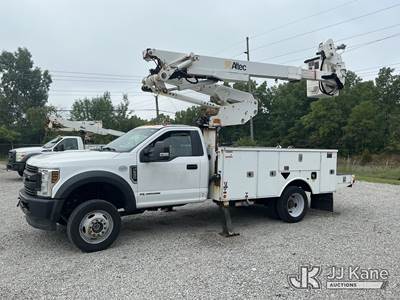 Altec AT41M, 46 ft, Articulating & Telescopic Material Handling Bucket Truck
