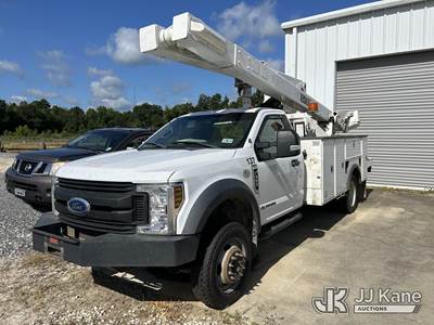 Versalift VO40MHI01, 45 ft, Over-Center Material Handling Bucket Truck