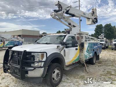 Altec AT41M, 46 ft, Articulating & Telescopic Material Handling Bucket Truck