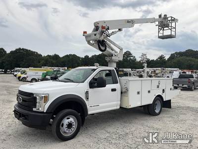 Altec AT235-P, 40 ft, Articulating & Telescopic Non-Insulated Bucket Truck