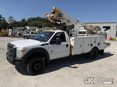 Altec AT235-P, 40 ft, Articulating & Telescopic Non-Insulated Bucket Truck