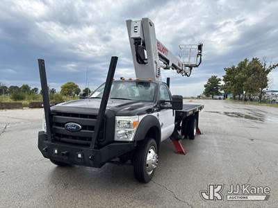 Elliott V60, 62 ft, Articulating & Telescopic Bucket Truck