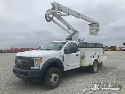 Altec AT40G, 45 ft, Articulating & Telescopic Bucket Truck