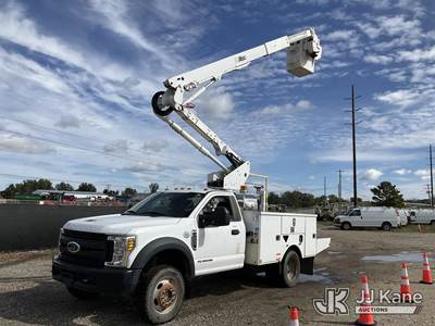 Altec AT40G, 45 ft, Articulating & Telescopic Bucket Truck